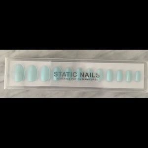 Static Nails Pop-On Manicure in Baby Blue